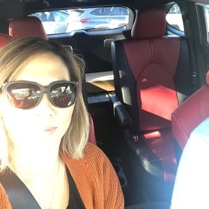 Meet your Posher, Hoang